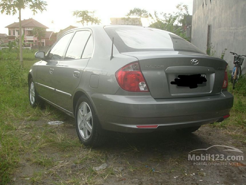 2010 Hyundai Avega G Sedan