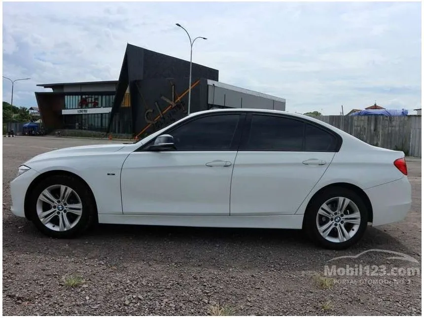 Jual Mobil BMW 320i 2015 M Sport 2.0 di Jawa Barat Automatic Sedan ...