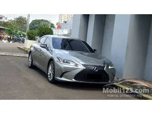 2020 Lexus ES 300h 2.5 Ultra Luxury Sedan