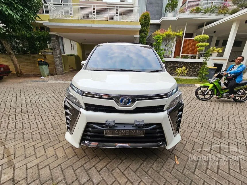 Jual Mobil Toyota Voxy 2019 2.0 di Banten Automatic Wagon Putih Rp 385.000.000