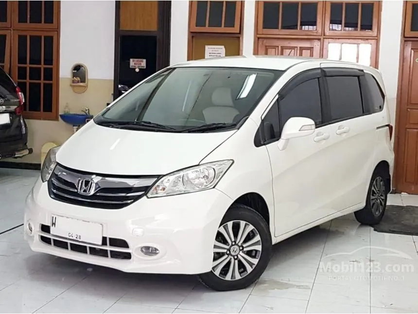 Jual Mobil Honda Freed 2013 E 1.5 di Jawa Timur Automatic MPV Putih Rp 175.000.000