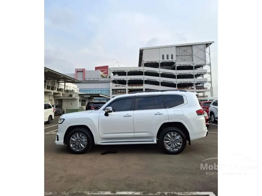 2026 Toyota Land Cruiser 300 VX-R (Premium Colour) SUV