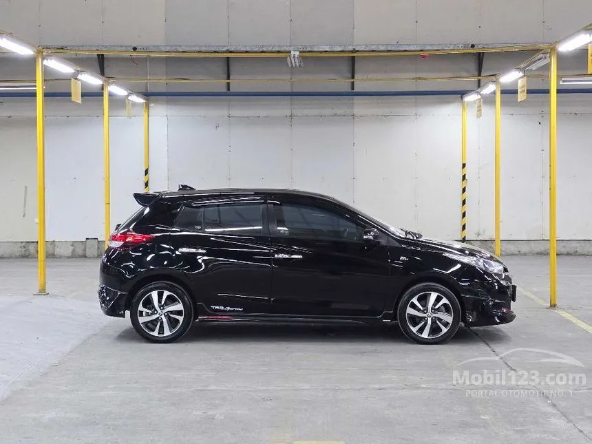 2010 Toyota Yaris S Hatchback