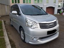 Toyota Nav1 V Lux Silver 2013 Good Car
