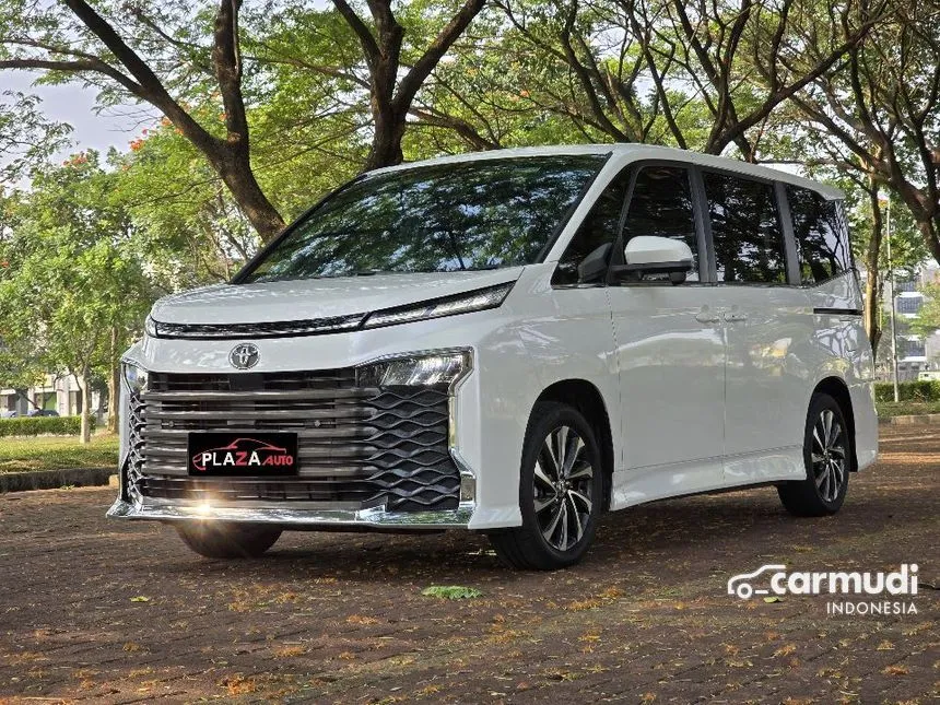 2022 Toyota Voxy Wagon