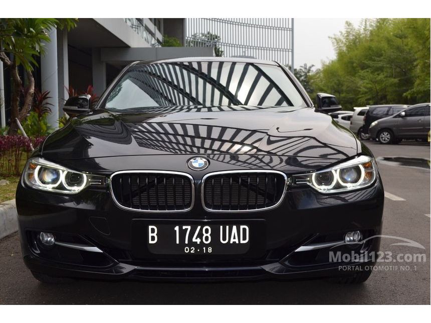 Foto Mobil Bmw 320i Sport 2013