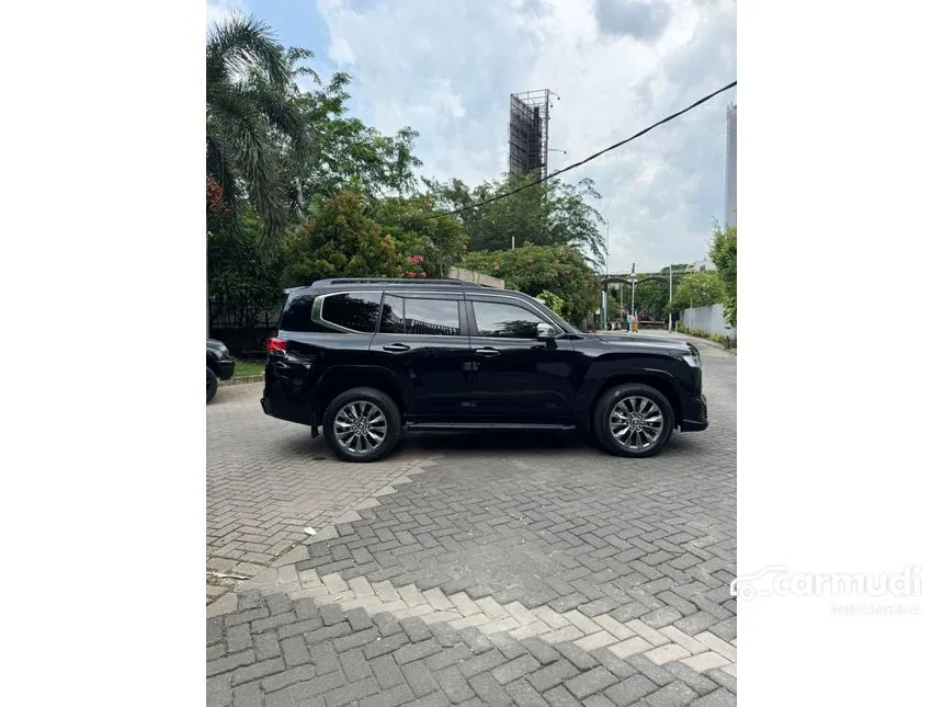 2023 Toyota Land Cruiser 300 VX-R SUV