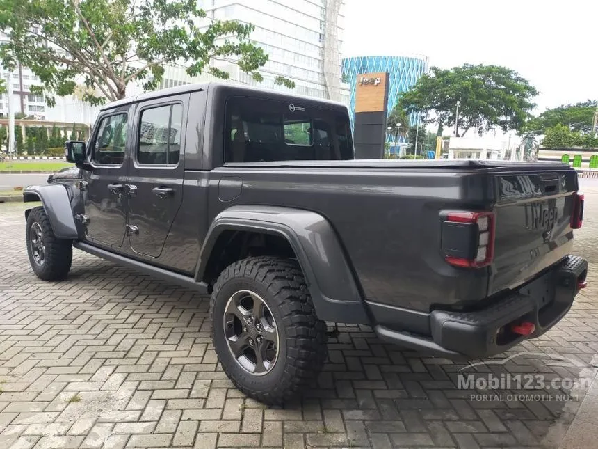 Jual Mobil Jeep Gladiator 2025 Rubicon 3.6 di Kalimantan Timur Automatic Pickup Abu