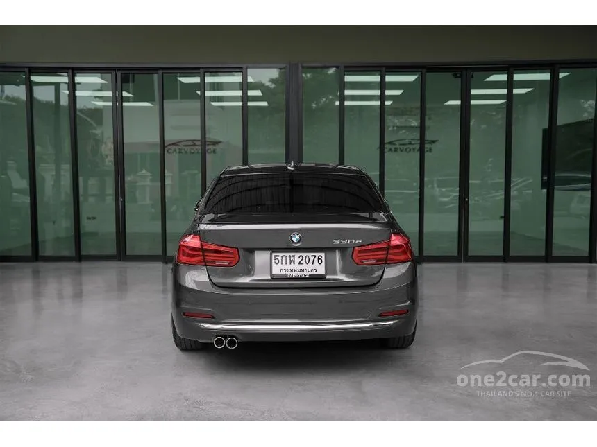 2016 BMW 330e Luxury Sedan