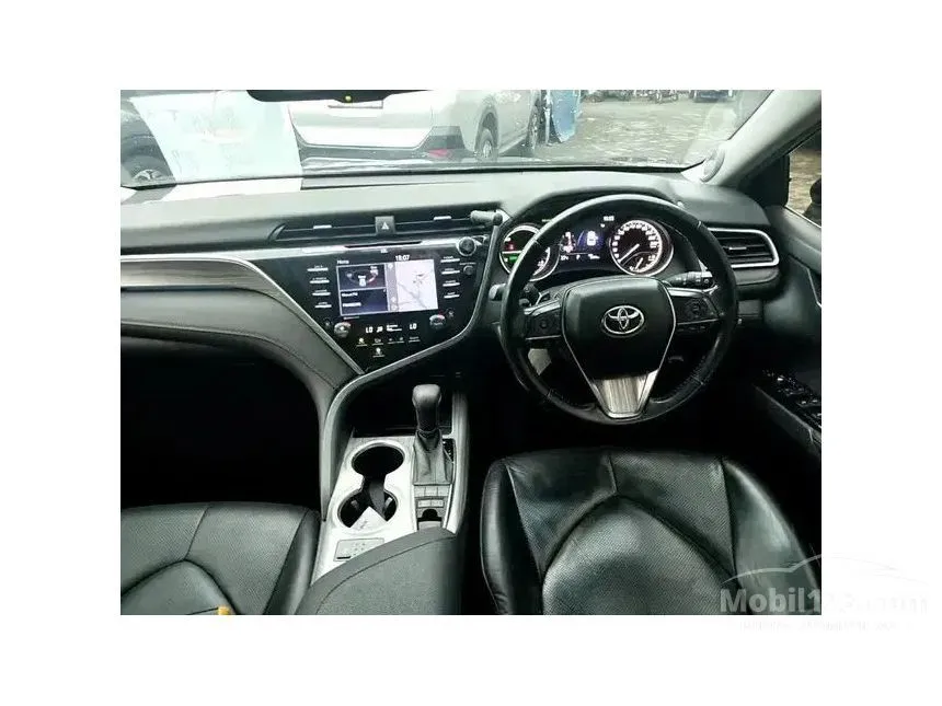 2021 Toyota Camry Hybrid Sedan
