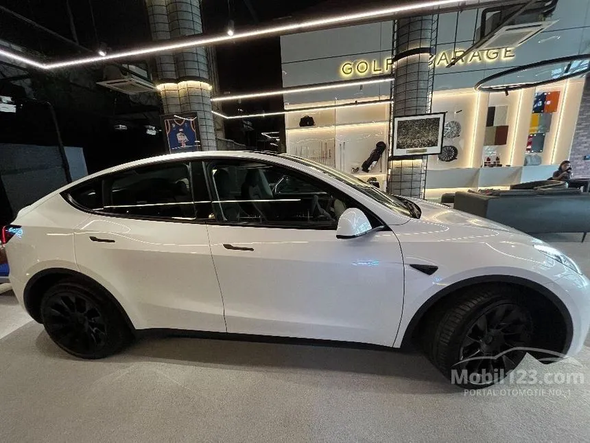 2022 Tesla Model Y Long Range Wagon