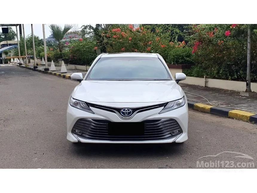 Jual Mobil Toyota Camry Hybrid 2019 HV 2.5 di DKI Jakarta Automatic Sedan Putih Rp 470.000.000