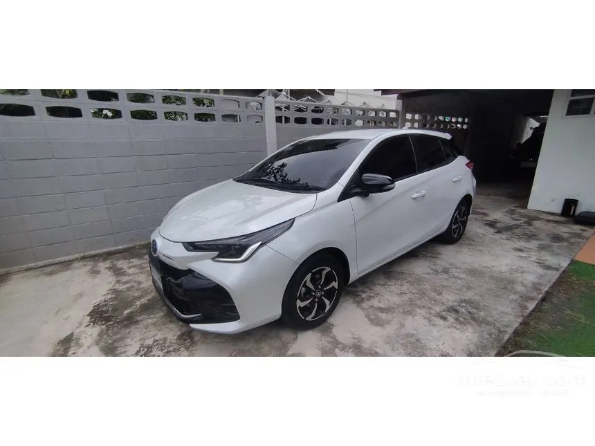 2023 Toyota YARIS Premium Hatchback