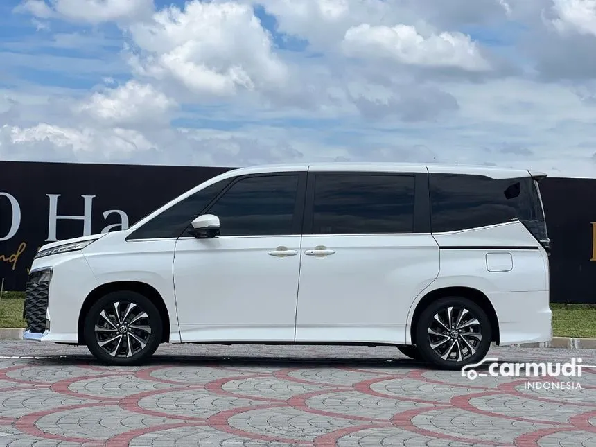 2022 Toyota Voxy (Premium Color) MPV