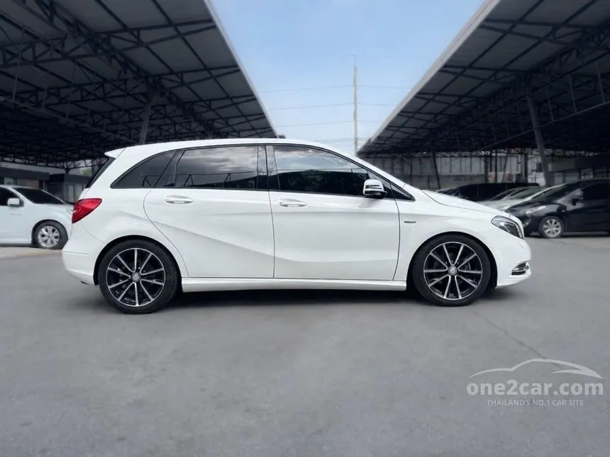 2012 Mercedes-Benz B200 BlueEFFICIENCY Hatchback