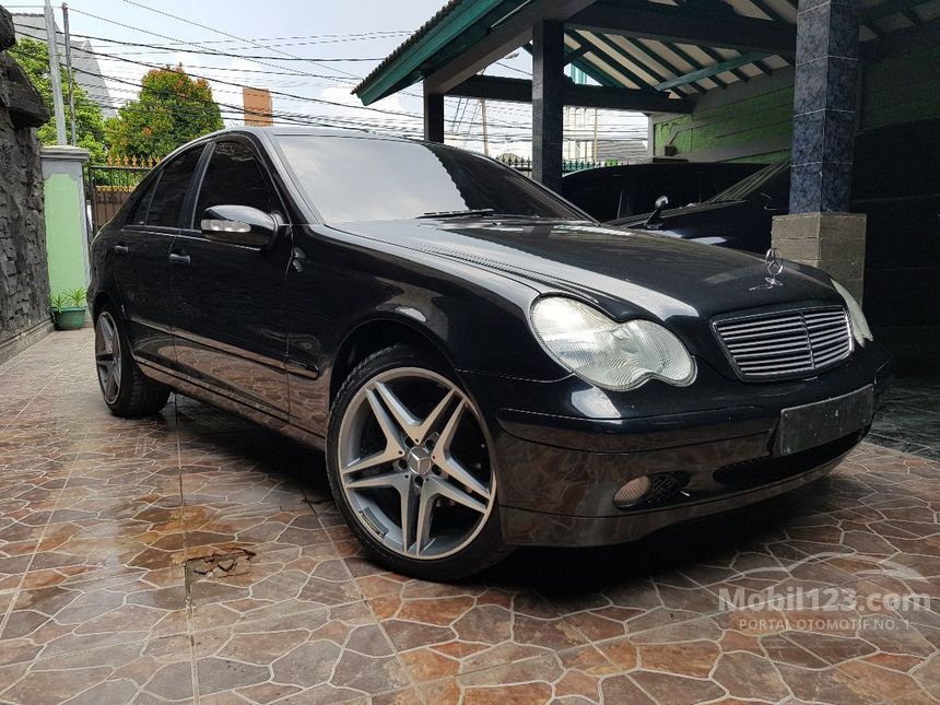 Мерседес c180 w203
