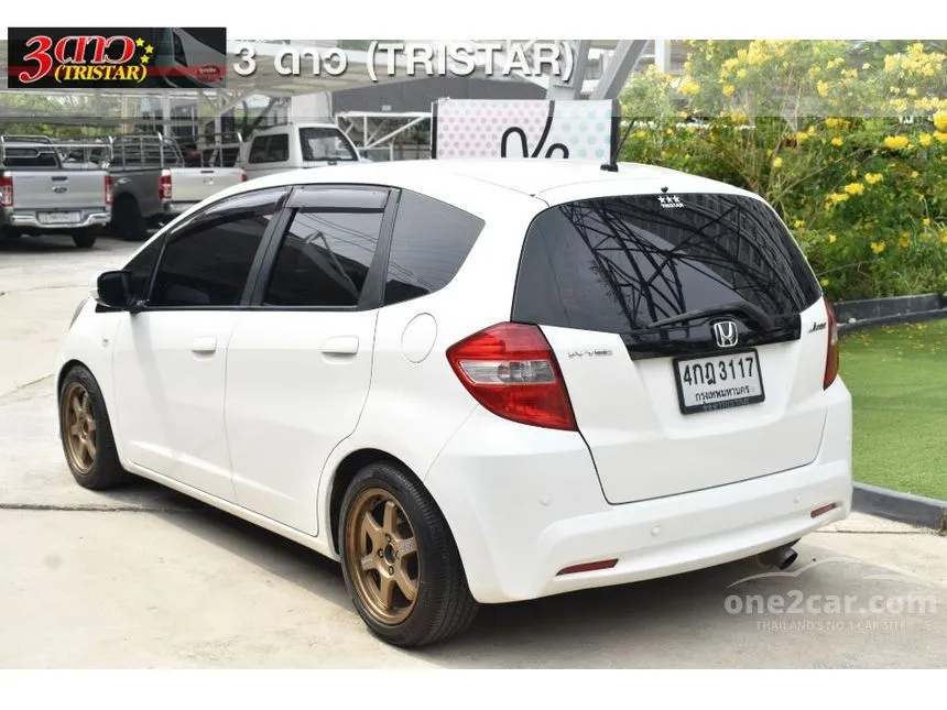 2014 Honda JAZZ V Hatchback