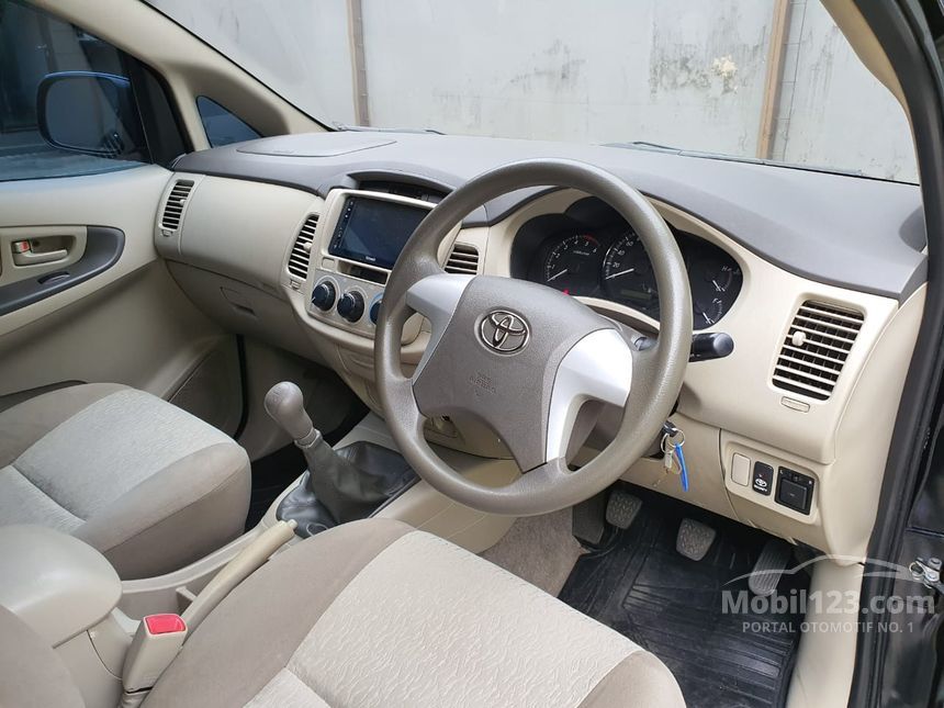 Jual Mobil  Toyota Kijang Innova  2014  E 2 5 di Jawa Barat 