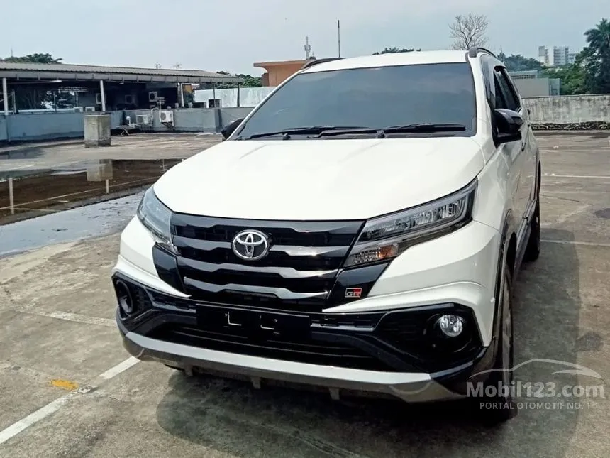 Jual Mobil Toyota Rush 2024 S GR Sport 1.5 di Jawa Barat Manual SUV Putih Rp 280.000.000