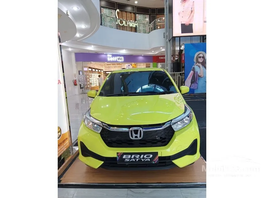 Jual Mobil Honda Brio 2023 E Satya 1.2 di Jawa Timur Automatic Hatchback Kuning Rp 183.900.000