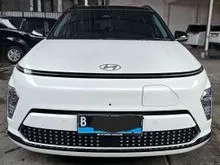 Hyundai Kona Electric Long Range Signature A/T ( Matic ) 2024 Putih Km 11rban Gress Siap Pakai 