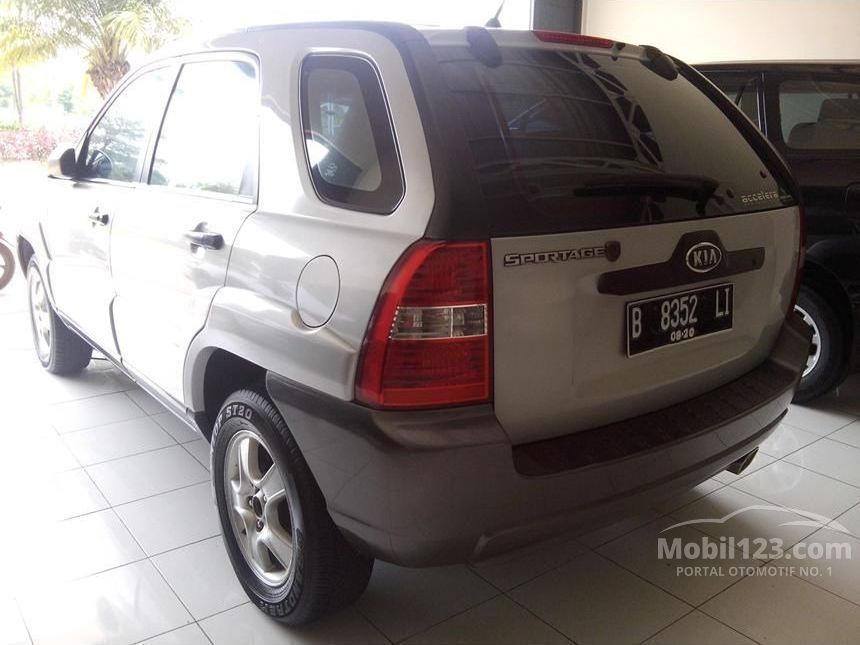 Jual Mobil Kia Sportage 2005 Km 2 0 Di Jawa Barat Automatic Suv Silver Rp 66 000 000 2784149 Mobil123 Com