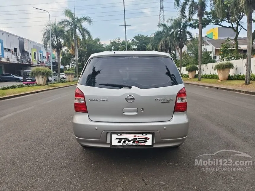 2012 Nissan Grand Livina Ultimate MPV