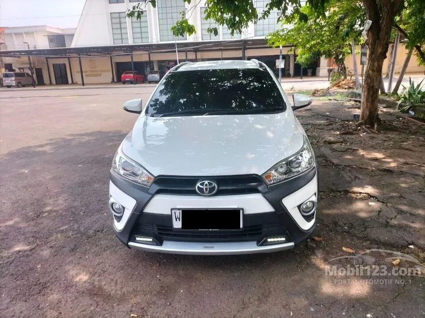Jual Mobil Toyota Yaris 2017 TRD Sportivo Heykers 1.5 di Jawa Timur Automatic Hatchback Putih Rp 199.000.000