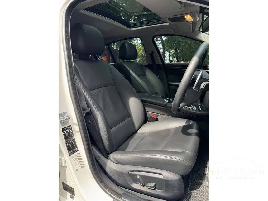 2014 BMW 528i Luxury Sedan