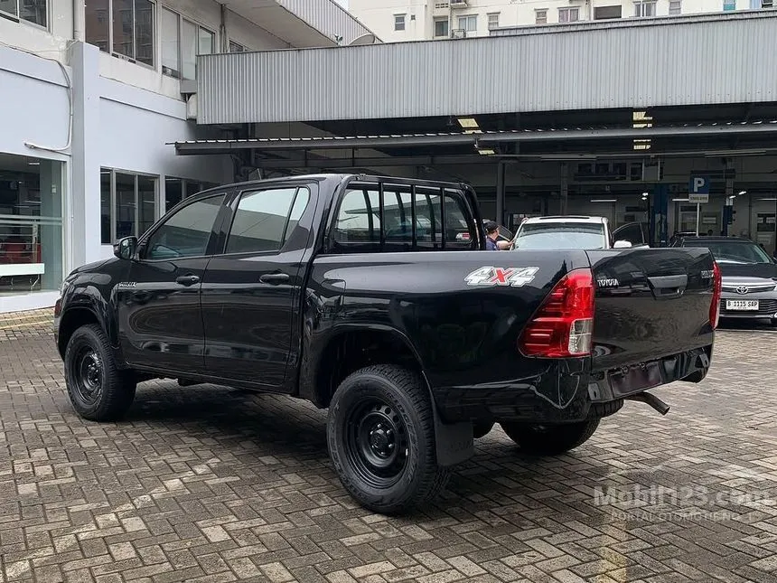 2025 Toyota Hilux E Double Cab 4X4 Pickup