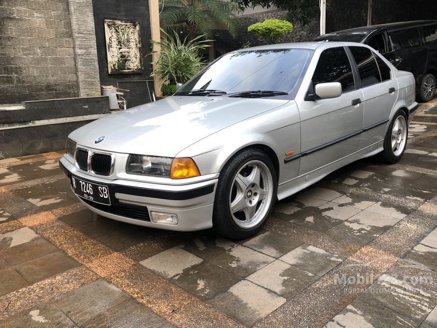 1998 BMW 323i E36 2.5 Sedan