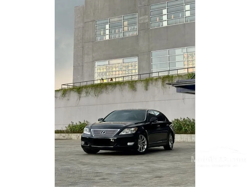 2010 Lexus LS 460L Sedan