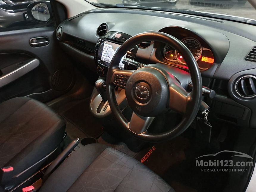 Jual Mobil Mazda 2 2013 R 1.5 di DKI Jakarta Automatic Hatchback Putih 