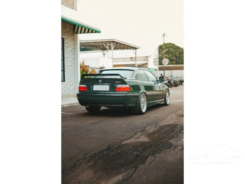 1993 BMW 318i Sedan