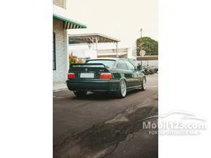 1993 BMW 318i 1.8 Sedan