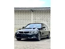 2021 BMW 320i 2.0 Sport Sedan (Faktur 2022) Black on Black Odo 30 Rb (TERMURAH)