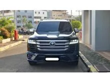 2023 Toyota Land Cruiser 3.3 300 VX-R SUV hitam km 27 ribuan