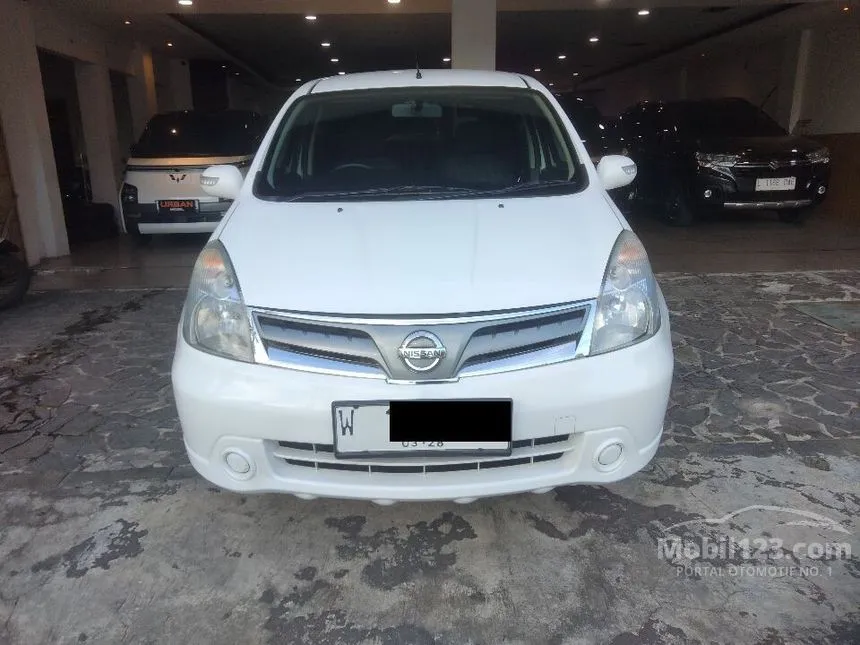 Jual Mobil Nissan Grand Livina 2013 SV 1.5 di Jawa Timur Automatic MPV Putih Rp 100.000.000
