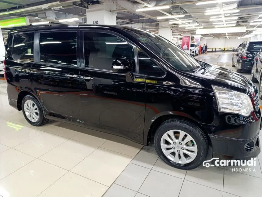2016 Toyota NAV1 V Limited MPV