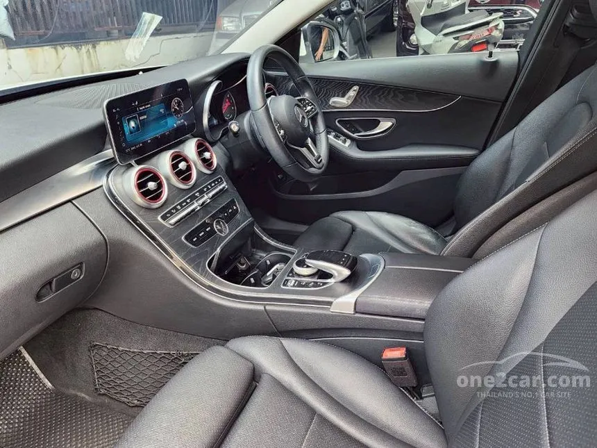 2020 Mercedes-Benz C300 e Avantgarde Sedan