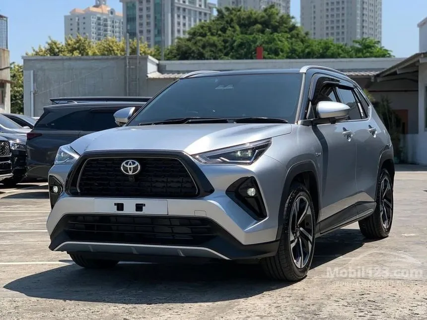 Jual Mobil Toyota Yaris Cross 2025 S HV (2 Tone) 1.5 di Jawa Barat Automatic SUV Silver Rp 400.000.000