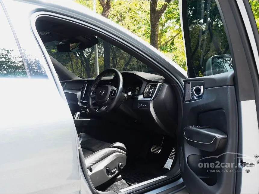 2019 Volvo XC60 T8 R-Design SUV