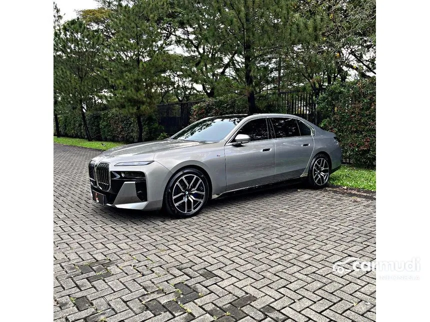 2023 BMW 735i M Sport Sedan