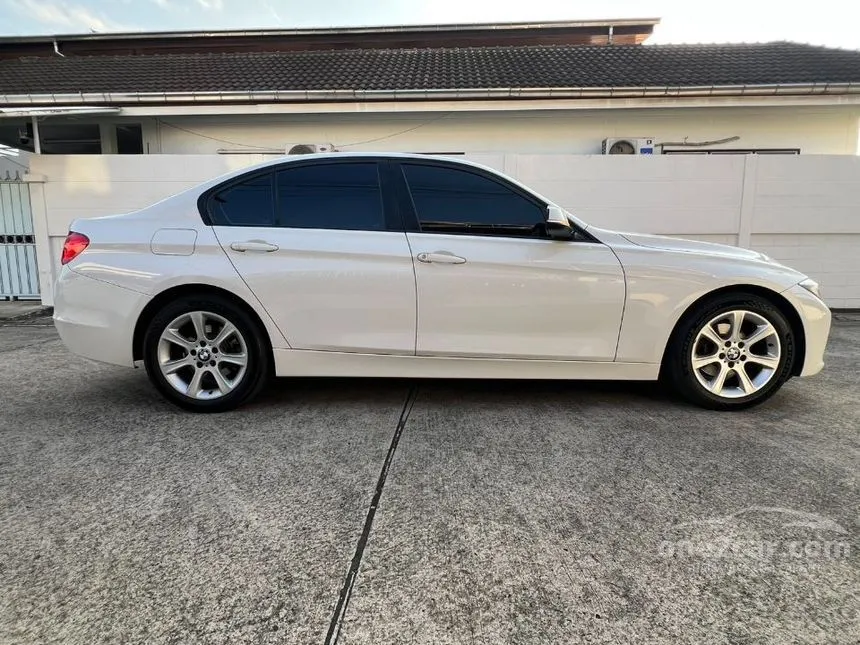2013 BMW 320i Luxury Sedan