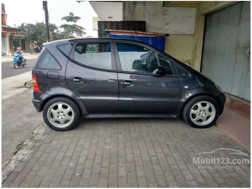 Mercedes a class 2000 price