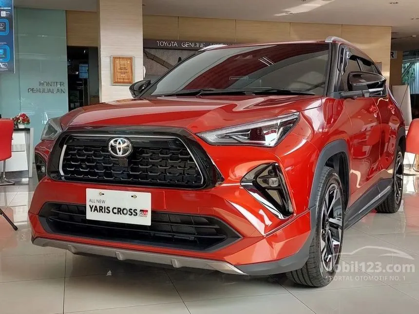 Jual Mobil Toyota Yaris Cross 2023 S with GR Parts Aero Pkg 1.5 di Jawa Barat Automatic SUV Marun Rp 352.900.000