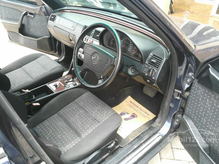 2000 Mercedes-Benz C240 Elegance Sedan