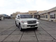 Toyota Landcruiser 4.5 V8 UK Diesel Fullspec 4WD AT White on Black 2014 Bln 12 Tangan Pertama