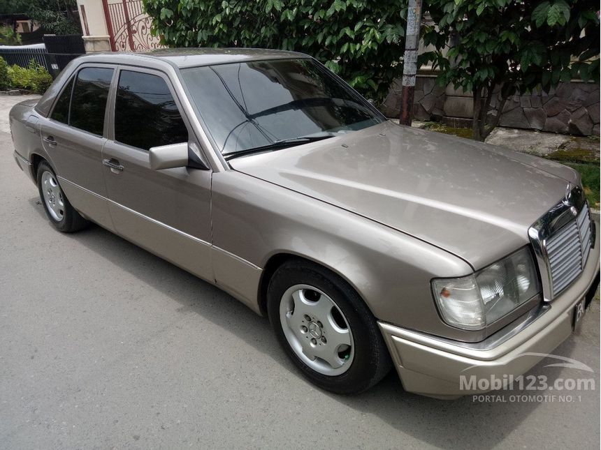 1989 Mercedes-Benz 200E W124 L4 2.0 Manual Sedan
