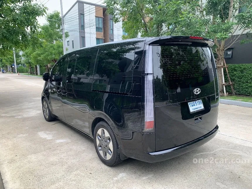 2022 Hyundai Staria SEL Van